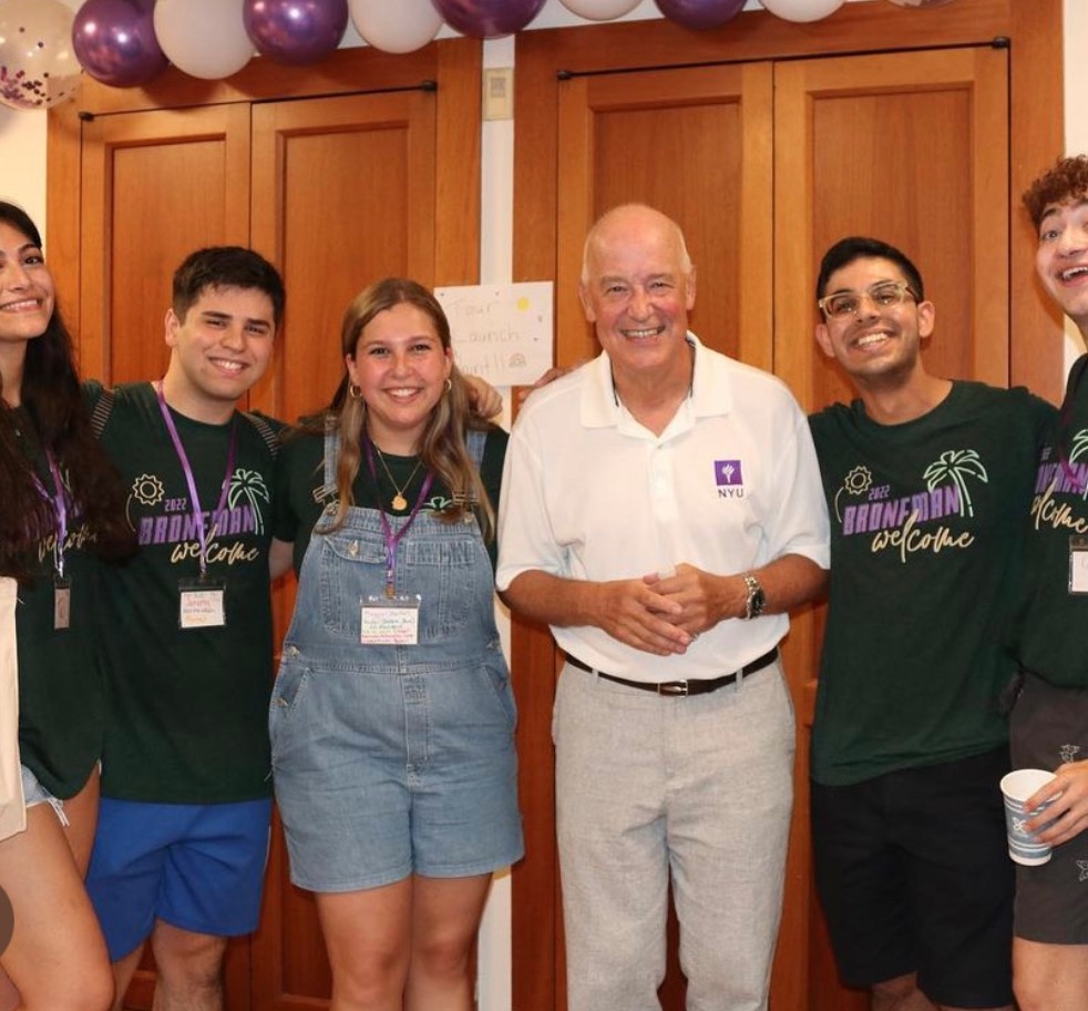 A group of students active in Jewish life and former NYU President Andrew Hamilton at an event.